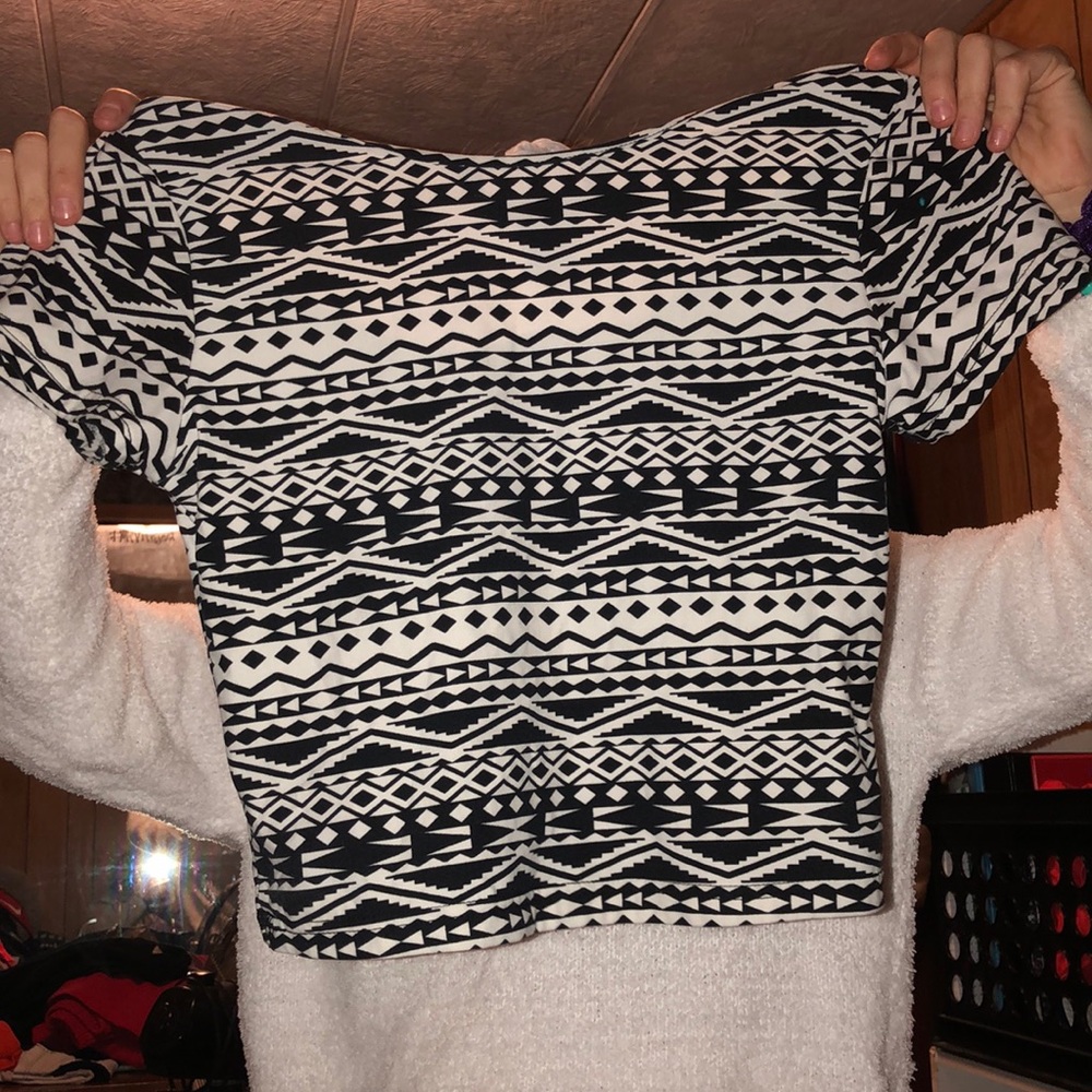 Crop top! - Picture 3 of 3